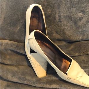Tod’s pumps that are like new.